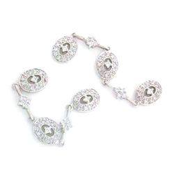 14k White Gold Dangling Earrings with Diamonds