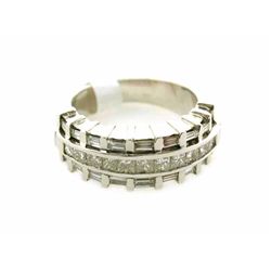 18k White Diamond Ring