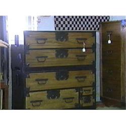 Antique and attractive, Japanese kiri and black lacquered cypress wood tansu with six drawers (usual