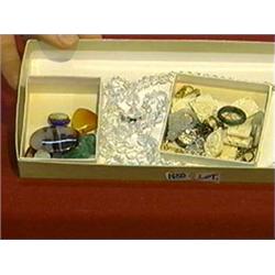 Lot of miscellaneous jewelry: antique Chinese jade, crystal, carved bone, various cabochons, etc. (s
