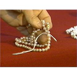 "Pink" cultured pearl necklace with 14K yellow gold clasp, L: 24"