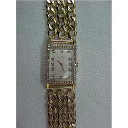 LADY'S 14K GOLD AND DIAMOND WRISTWATCH - QU