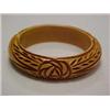 Image 1 : CARVED BAKELITE BANGLE BRACELET - 3/4" WIDE