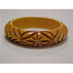 CARVED BAKELITE BRACELET - 3/4" BUTTERSCOTC