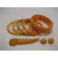 BAKELITE JEWELRY LOT - FOUR SMALL AMBER COL