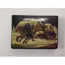 RUSSIAN LACQUERED HINGED BOX - HAND PAINTED