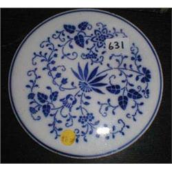 A C19th blue and white tea-pot stand