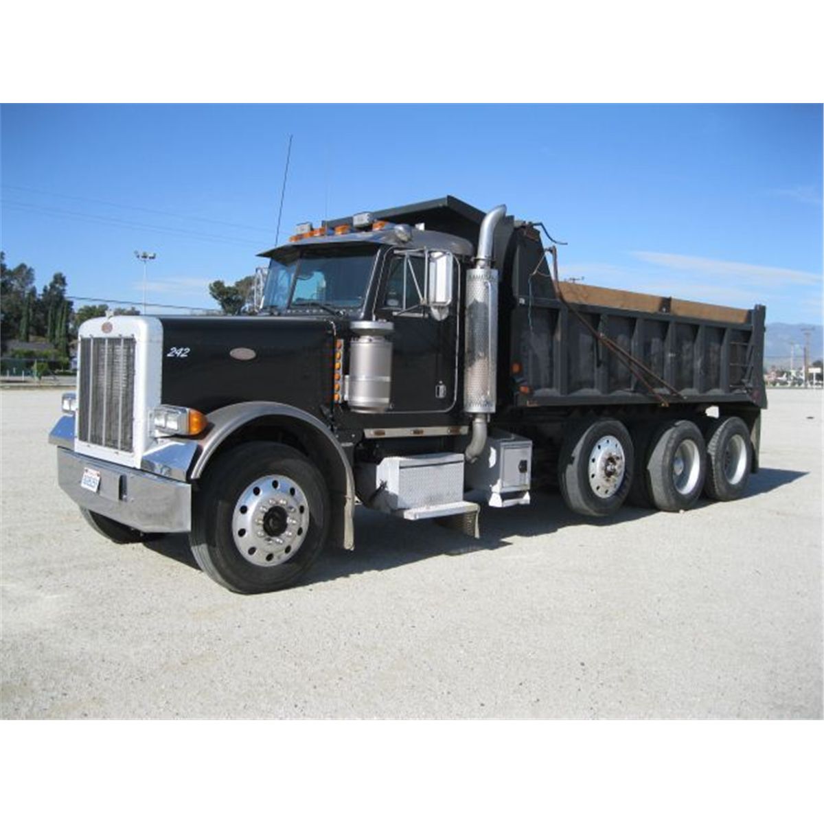 2000 Peterbilt 379 Super 10 Dump Truck