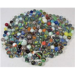 LARGE LOT OF VINTAGE MARBLES INCL. SHOOTERS