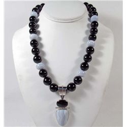 STERLING SILVER BLUE AND BLACK AGATE NECKLACE