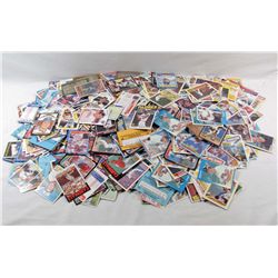 LARGE LOT OF VINTAGE BASEBALL CARDS - VARIOUS YEARS AND BRANDS