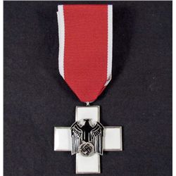 GERMAN NAZI ENAMELED MEDAL W/ RIBBON