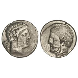 Denario incuso. - BOLSCAN. - Anv.: Cabeza barbada a derecha, detrás letras ibéricas BoN. Rev.: Incus