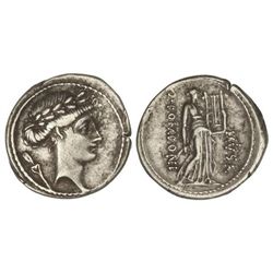 Denario. - - 66 a.C. - - POMPONIA-17a. - - Q. Pomponius Musa. - - Rev.: La musa Terpsicore en pie a
