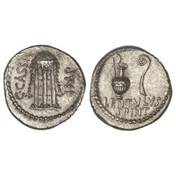 Denario. - 43-42 a.C. - CASIO. - P. Cornelius Lentulus Spinther. - Anv.: C. CASSI. IMP. Trípode surm