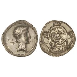 Denario. - 27 a.C.-14 d.C. - AUGUSTO. - Anv.: Cabeza descubierta a derecha. Rev.: IMP. CAESAR DIVI F