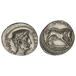 Denario. - 19 a.C. - AUGUSTO. - M. DURMIUS. - Anv.: CAESAR (AV)GVSTVS. Cabeza descubierta de Augusto