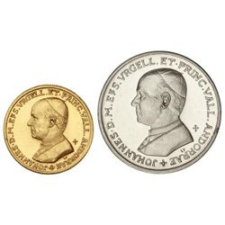 Lote 2 piezas 1 medalla y 2 Sobirana d´or. - 1980. - AR Ø 30 mm. y AU Ø 22 mm. Obispo Joan Martí. Le