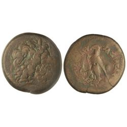 AE 42. - 221-204 a.C. - PTOLOMEO V. - ALEJANDRÍA. - Anv.: Cabeza diademada de Zeus Ammon. Rev.: Águi