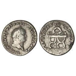 Denario. - Acuñada el 79-80 d.C. - TITO. - Anv.: IMP. TITVS CAES. VESPASIAN. AVG. P. M. Cabeza laure