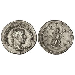 Antoniniano. - Acuñada el 244-247 d.C. - FILIPO I. - Rev.: VICTORIA AVG. Victoria en marcha a derech