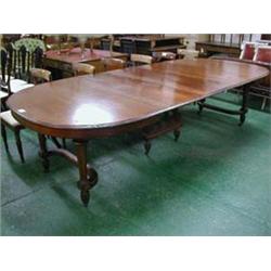 Superb late 19th century walnut oval extending dining table, with three original leaves on tapering 