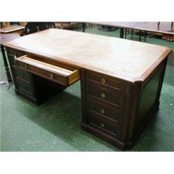 Superb Georgian style nine drawer pedestal desk with brass ring pull handles, satinwood liners, reed