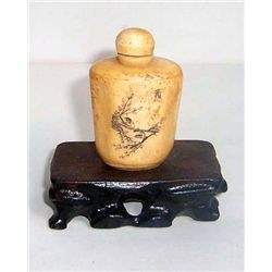 MWF1099 Chinese OxBone Snuff Bottle depicting a Bird