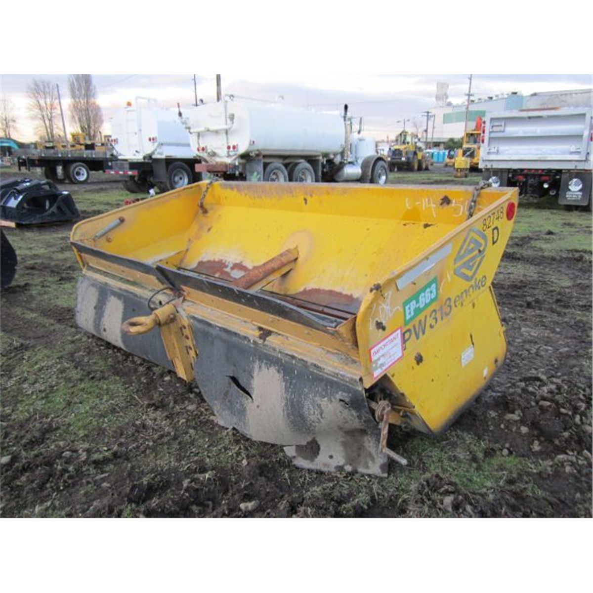 Epoke TKG12 Towable Salt/Sand Spreader
