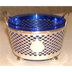 An  American silver coloured metal sugar