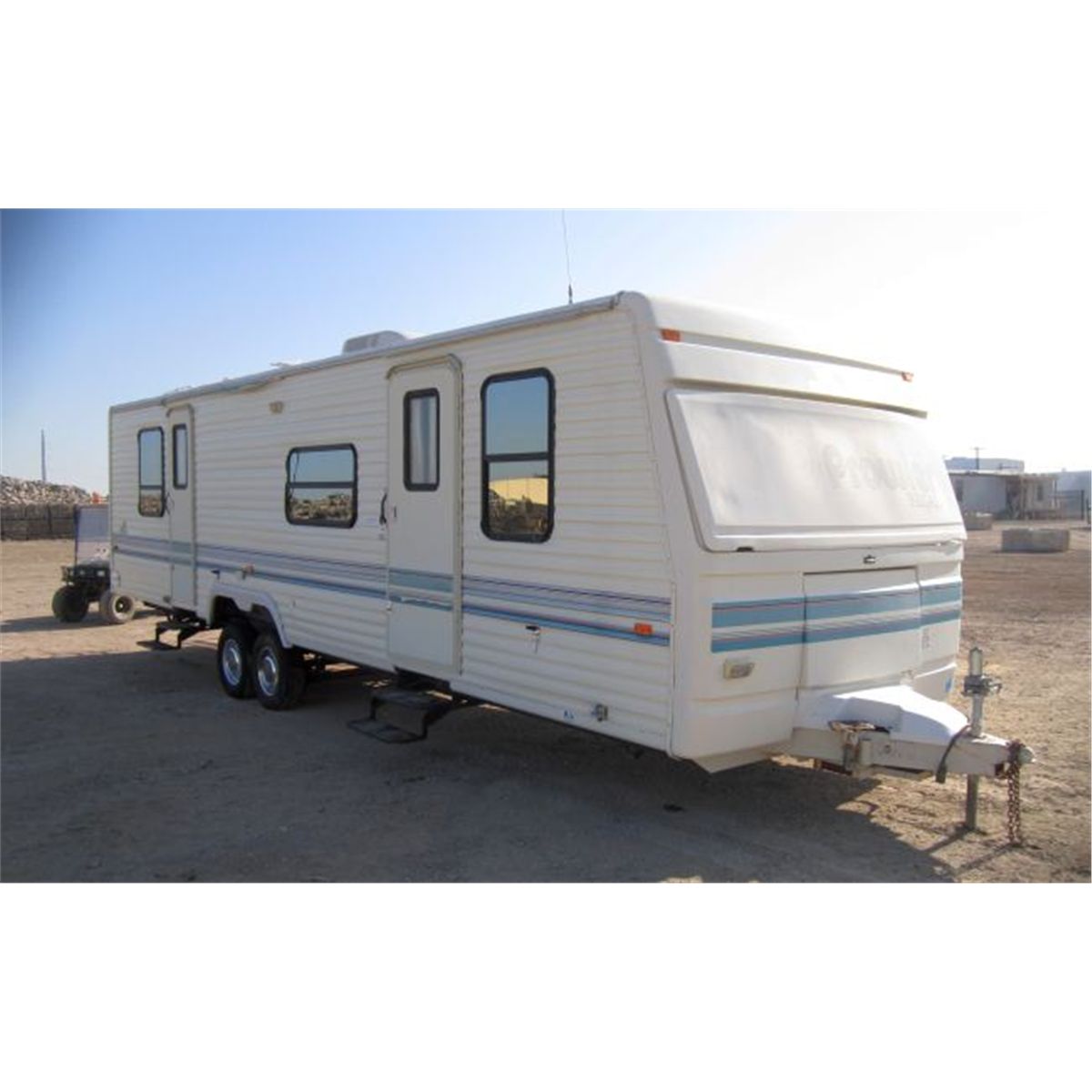 1993 Fleetwood Prowler Regal T/A 32' RV Trailer