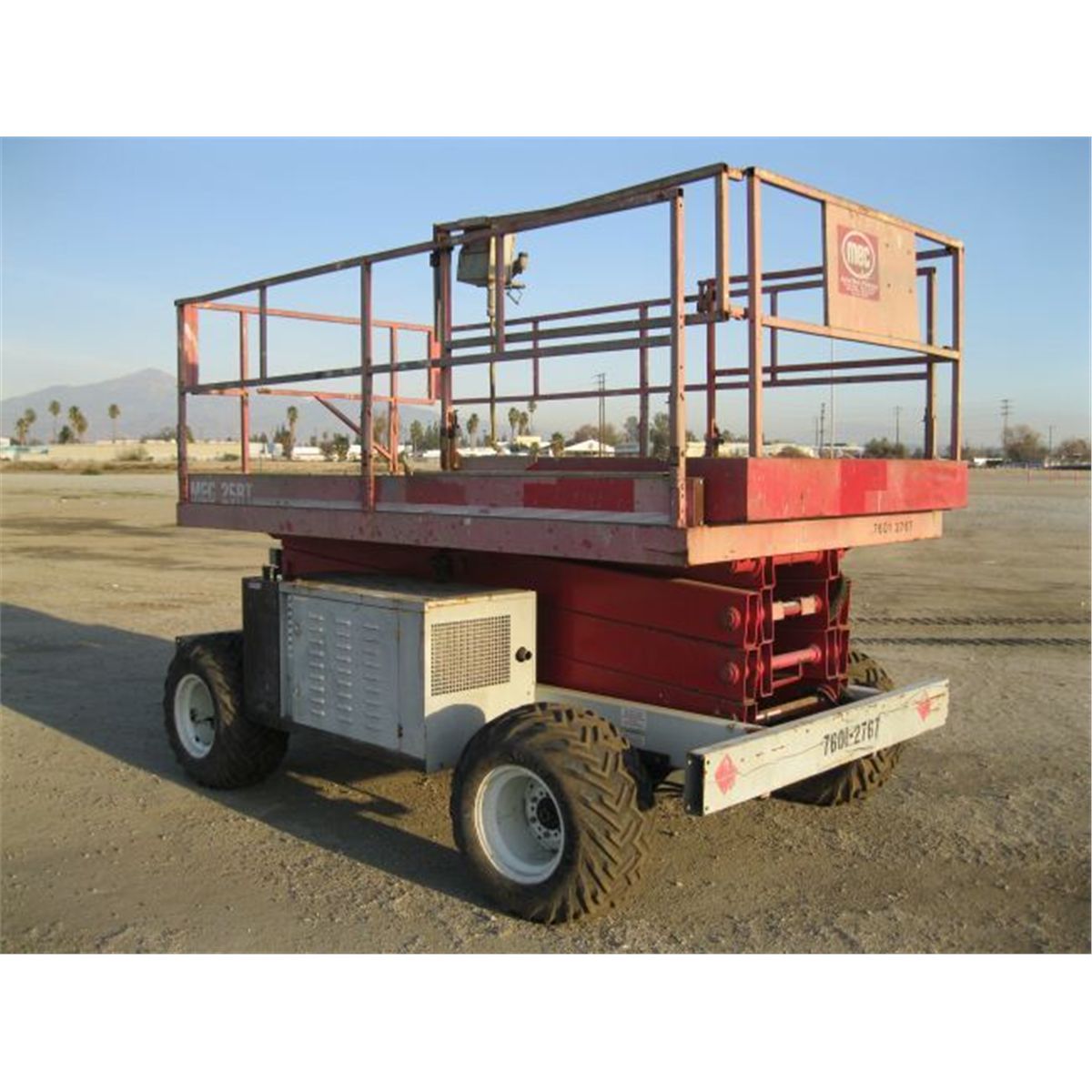 1998 MEC Engineering Co. 25RT All Terrain Scissor Lift