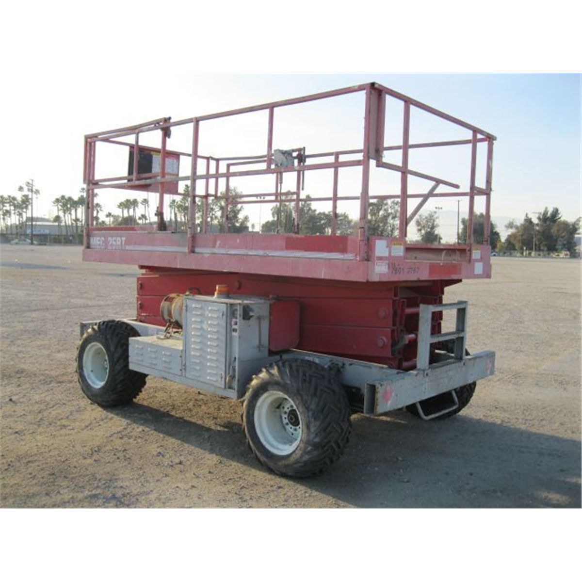 1998 MEC Engineering Co. 25RT All Terrain Scissor Lift