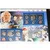 Image 1 : 1998 US UNC Mint Set Panel from Philadelphia & Denver and Stamp set
