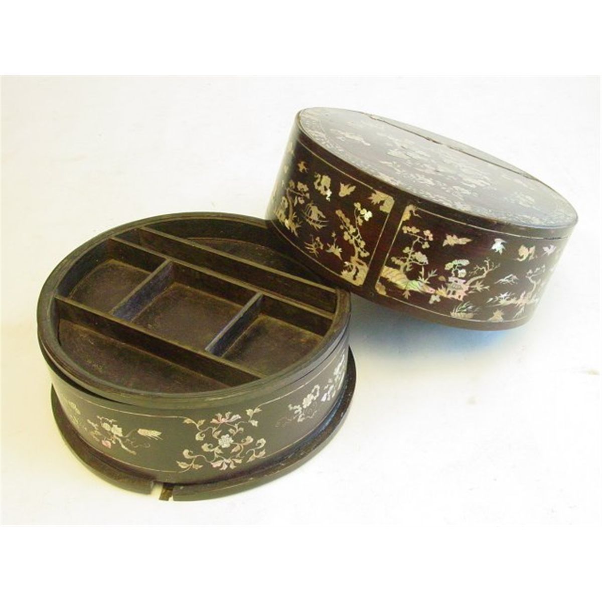 Chinese mother of pearl inlaid round box