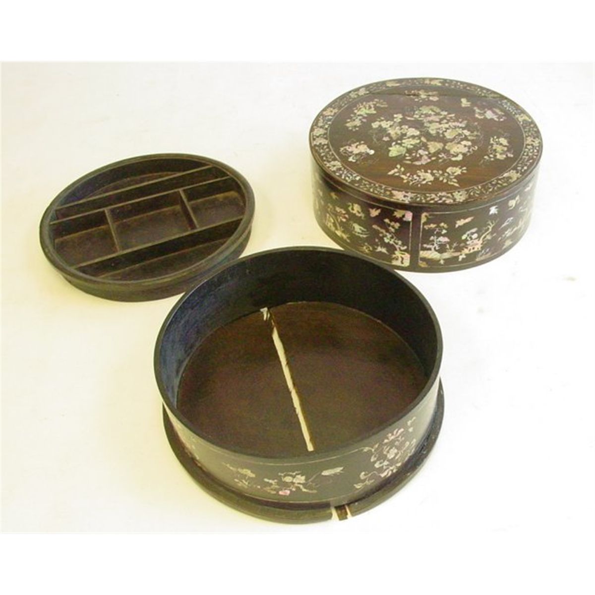 Chinese mother of pearl inlaid round box