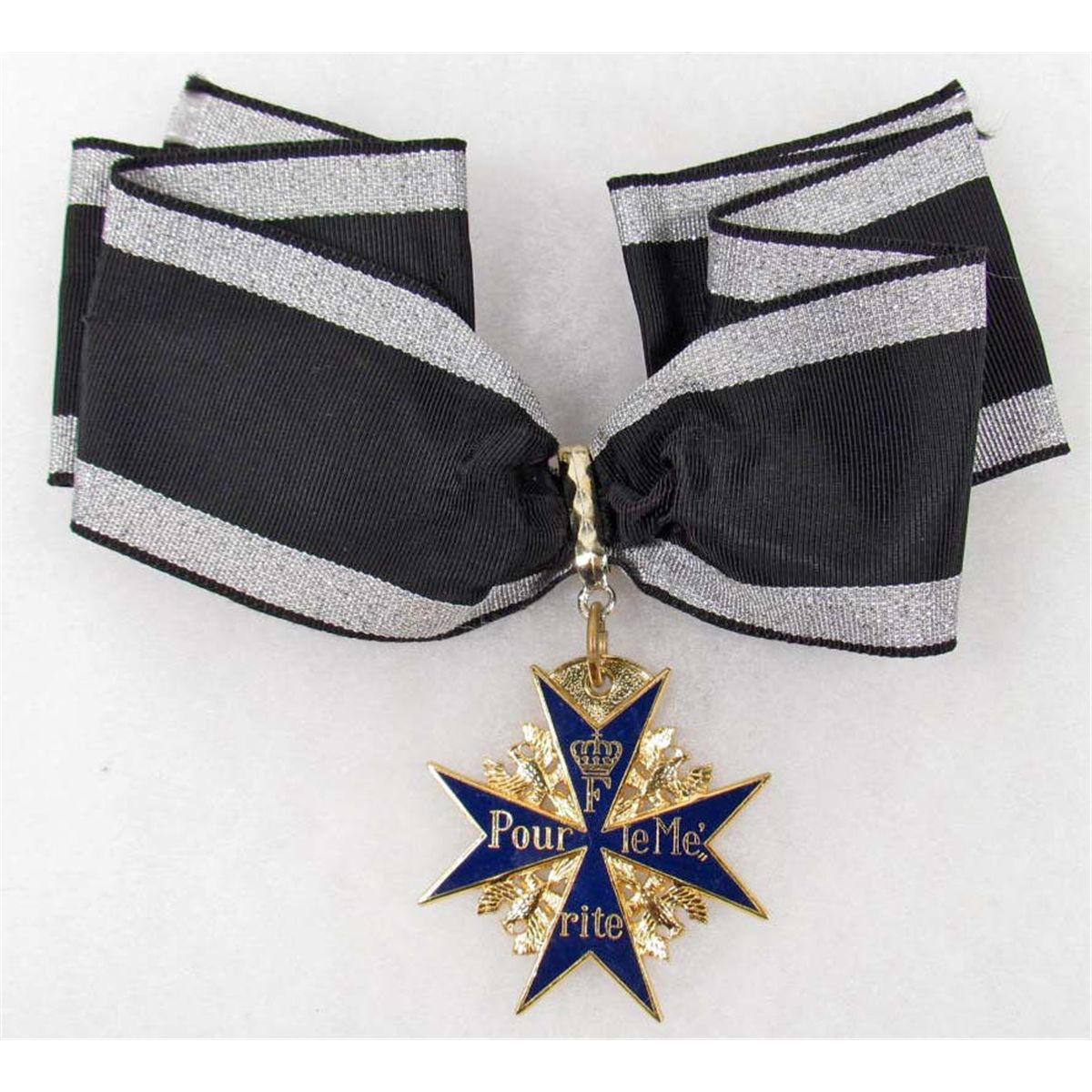 POST WAR IMPERIAL GERMAN WW1 BLUE MAX POUR LE MERITE NECK ORDER