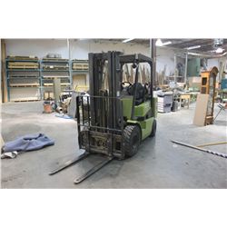 CLARK 4600LB 3 STAGE PROPANE FORKLIFT