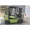 Image 3 : CLARK 4600LB 3 STAGE PROPANE FORKLIFT