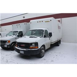 07 WHITE GMC CUBE VAN 69,111KM GAS AUTOMATIC