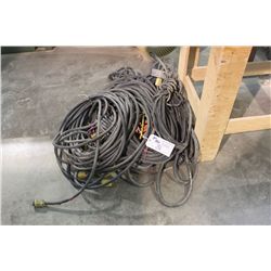 LOT OF INDUSTRIAL EXTENTION CORDS