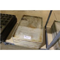 LOT OF ALUMINUM BAKING PANS