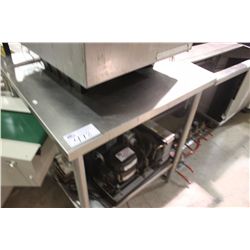SQUARE STAINLESS STEEL PREP TABLE