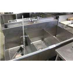 3 BAY STAINLESS STEEL WASH SINK WITH SPRAY NOZZEL