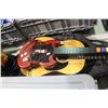 Image 2 : 2 GUITARS & POKER CHIPS