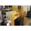 Image 3 : LARGE LOT OF ASSORTED HOUSEHOLD FURNITURE,