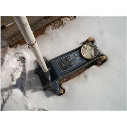 2 Ton Hydraulic Floor Jack .