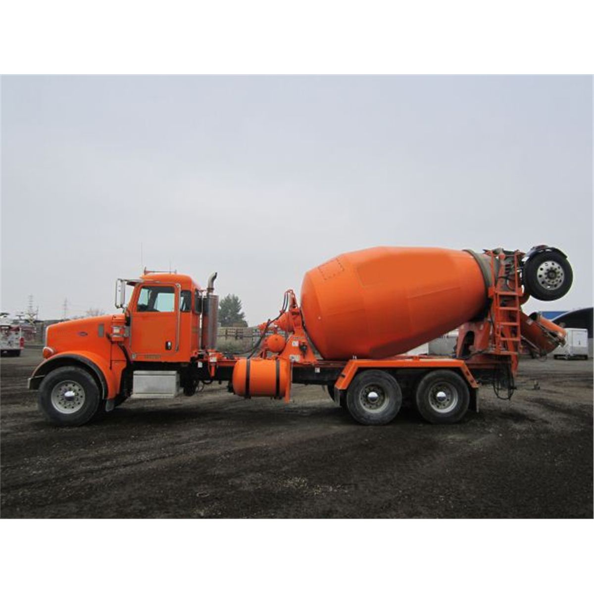 2007 Peterbilt 357 T/A Mixer Truck