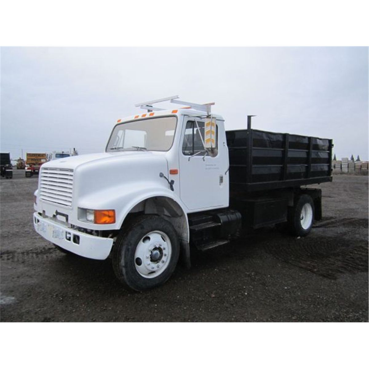 1992 International 4700 S/A Debris Dump Truck