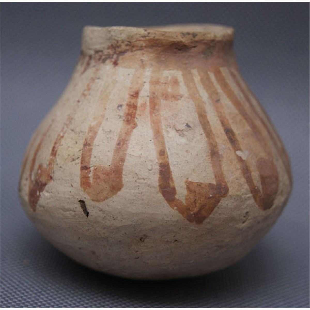 Anasazi pottery jar